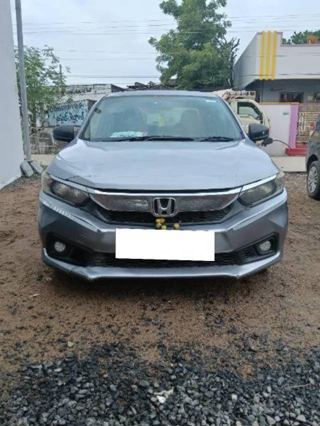 https://images10.gaadi.com/usedcar_image/4150120/original/processed_25ee895c-44a1-43cc-9c27-98ffaf747c8e.jpg?imwidth=6400