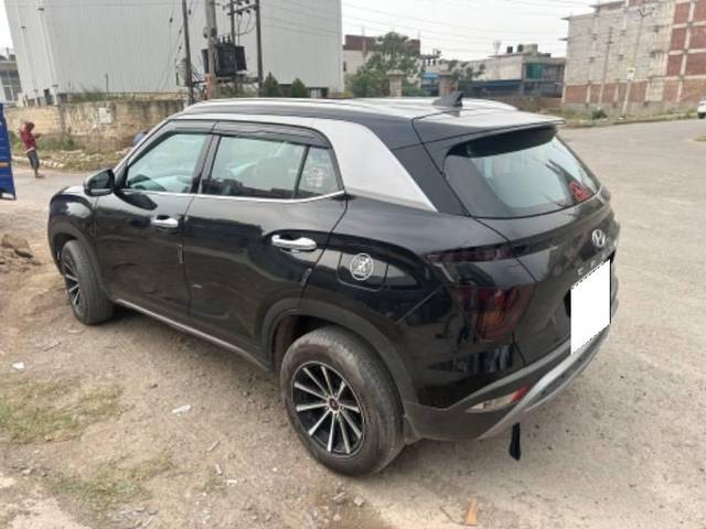 https://images10.gaadi.com/usedcar_image/4150169/original/processed_cc73ff8e-a93b-4201-8ae5-7e0e180dfa6a.jpeg?imwidth=6401