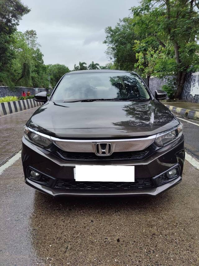 https://images10.gaadi.com/usedcar_image/4150226/original/processed_1537a7a99c83f7615b995413e67fd977.jpg?imwidth=6401