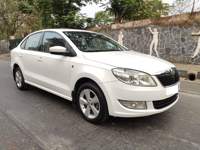 https://images10.gaadi.com/usedcar_image/4150245/original/processed_805f2eb526bda6afaefaf19fda4e280b.jpg?imwidth=6400