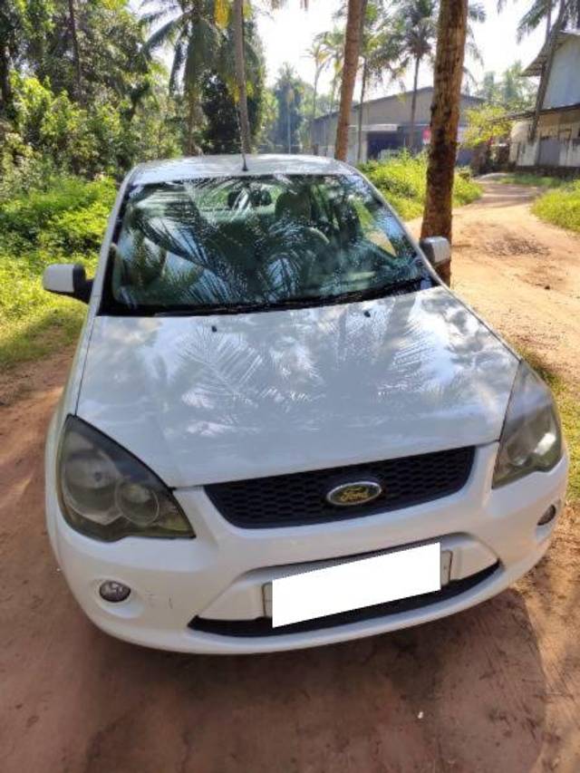 https://images10.gaadi.com/usedcar_image/4150340/original/processed_e9a976eb-ada2-41df-89c5-76e489526552.jpg?imwidth=6400