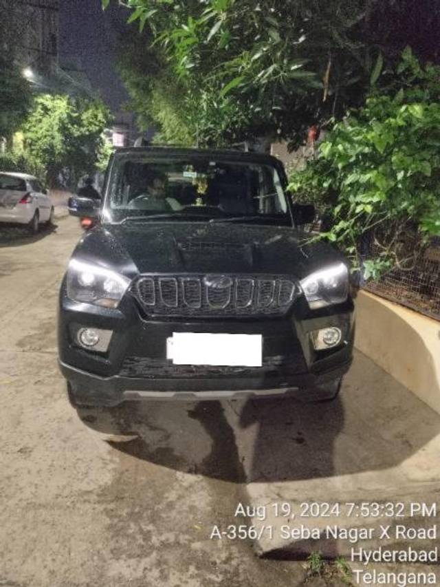 https://images10.gaadi.com/usedcar_image/4150378/original/processed_99836026-80bb-45ed-9d16-24ee2d1df9a5.jpg?imwidth=6400