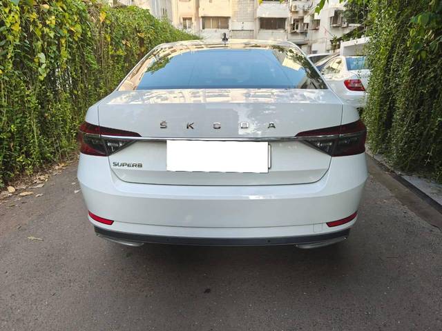 https://images10.gaadi.com/usedcar_image/4150432/original/processed_f0999976b175a1974ea7b390cd159456.jpeg?imwidth=6401