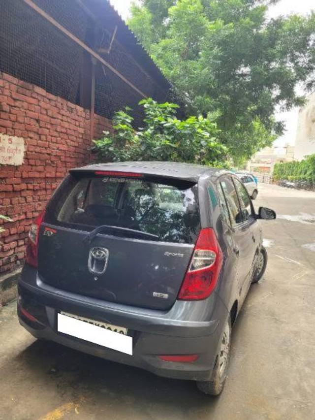 https://images10.gaadi.com/usedcar_image/4150494/original/processed_2f248a1e-934d-42e2-9817-2cdc3891403a.jpg?imwidth=6400