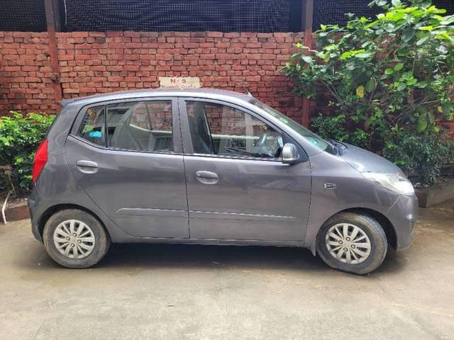 https://images10.gaadi.com/usedcar_image/4150494/original/processed_8b5c313c-c201-4ef6-b46c-817a109dd04d.jpg?imwidth=6401