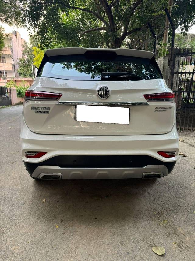 https://images10.gaadi.com/usedcar_image/4150592/original/processed_507ad27478b6325634d381fd6ce70bd1.jpeg?imwidth=6402