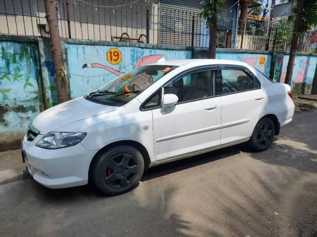 https://images10.gaadi.com/usedcar_image/4150603/original/processed_11ab5b16-1d78-4bef-bb93-8f5cdbbf215f.jpg?imwidth=6400