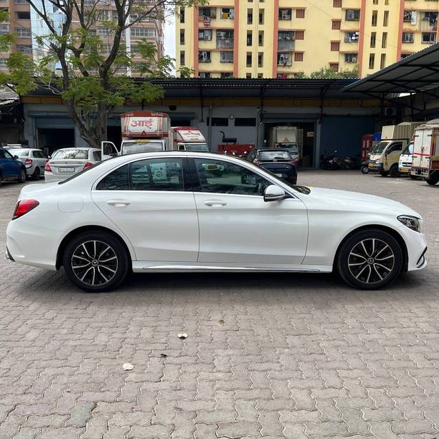 https://images10.gaadi.com/usedcar_image/4150659/original/29c16ef0738cd044d7e85081c0c5e6e0.jpg?imwidth=6402