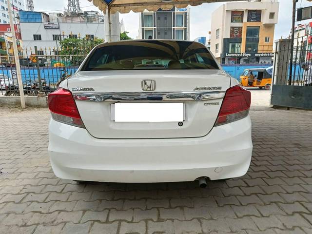 https://images10.gaadi.com/usedcar_image/4150692/original/processed_134af59f4f7a509f7311be296ba23c03.jpg?imwidth=6402