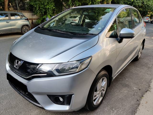 https://images10.gaadi.com/usedcar_image/4150757/original/processed_5478f5274480de1505c596b67ad2b3a7.jpg?imwidth=6400