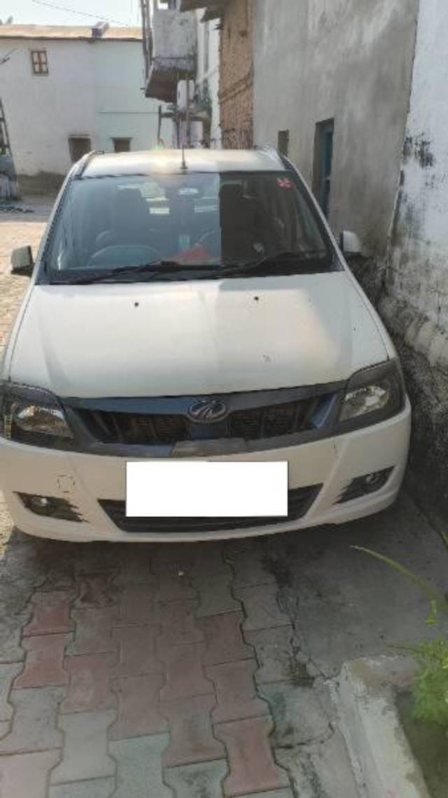 https://images10.gaadi.com/usedcar_image/4150790/original/processed_fd42c106-1a30-44ae-b956-24041bdf36ec.jpg?imwidth=6402