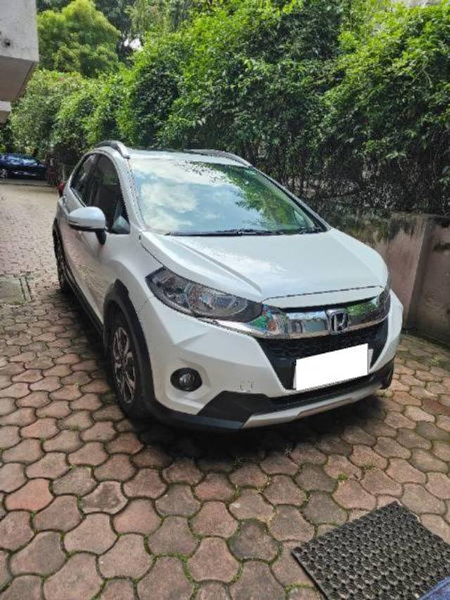 https://images10.gaadi.com/usedcar_image/4150866/original/processed_d1f3f63f-985b-4a20-b8e8-70773c87d7a4.jpg?imwidth=6400