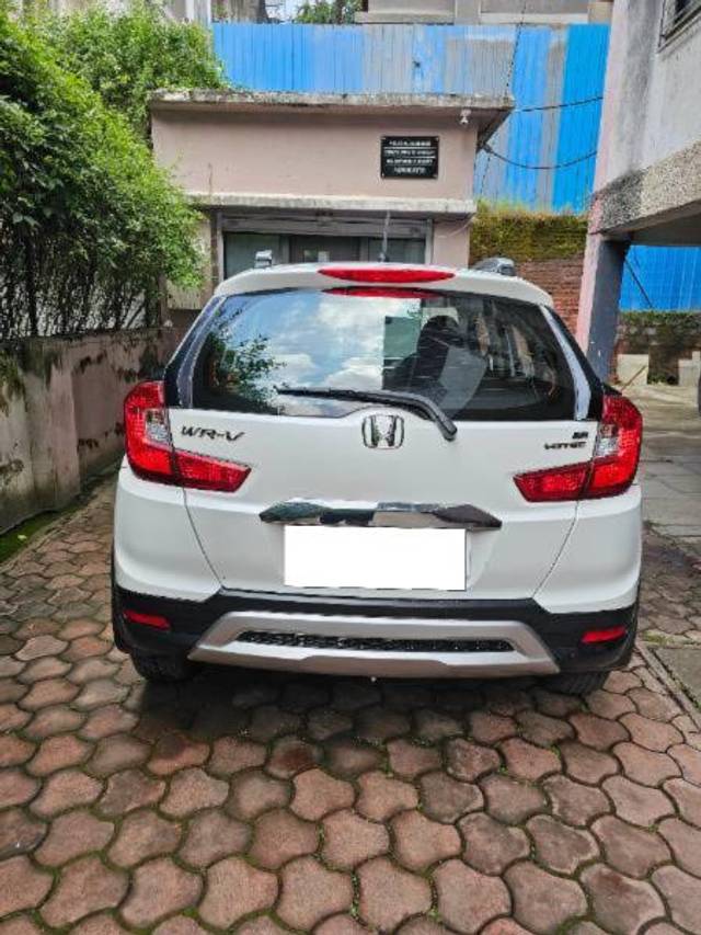 https://images10.gaadi.com/usedcar_image/4150866/original/processed_ded94c33-839c-4d62-9843-691423784e71.jpg?imwidth=6401