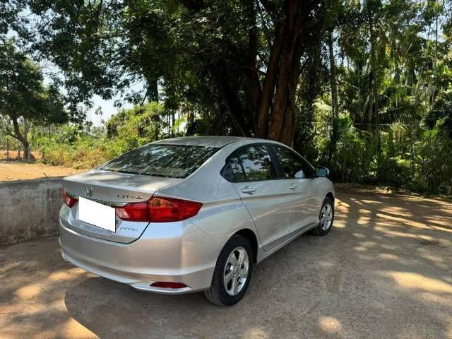 https://images10.gaadi.com/usedcar_image/4150884/original/processed_168434e0-506d-45cd-97bf-af646ea6fb92.jpeg?imwidth=6402