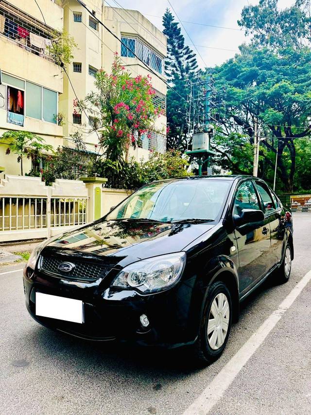 https://images10.gaadi.com/usedcar_image/4150948/original/processed_e76ccb42b6379dc66609b6384e14b6a0.jpg?imwidth=6400