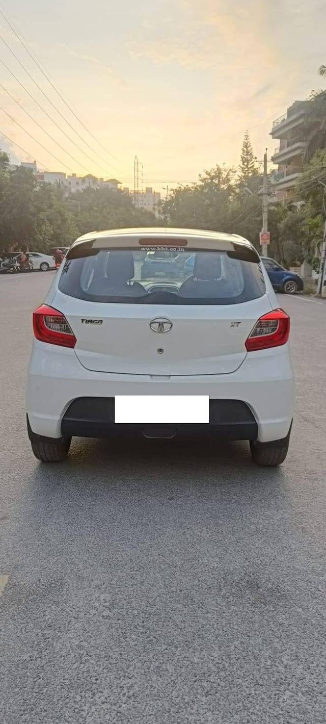 https://images10.gaadi.com/usedcar_image/4150981/original/processed_61bbfe27ee2cd24d2695f16d36449c01.jpg?imwidth=6402