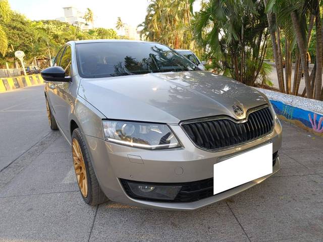 https://images10.gaadi.com/usedcar_image/4150986/original/processed_6894d1f493f7ec770df8d1b425bcdfd0.jpeg?imwidth=6400