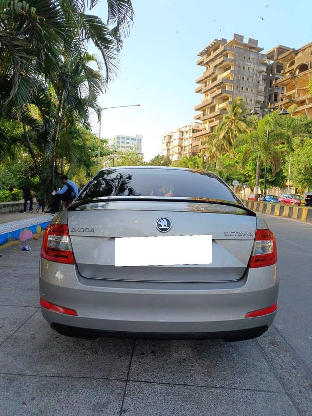 https://images10.gaadi.com/usedcar_image/4150986/original/processed_856afebc73539f236db9fa413a80c4f0.jpeg?imwidth=6401