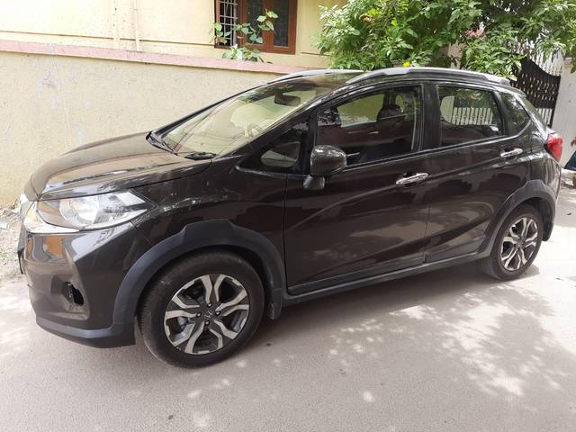 https://images10.gaadi.com/usedcar_image/4151006/original/88ceab2e8230e61dd092d9b4cb5f1360.jpg?imwidth=6400