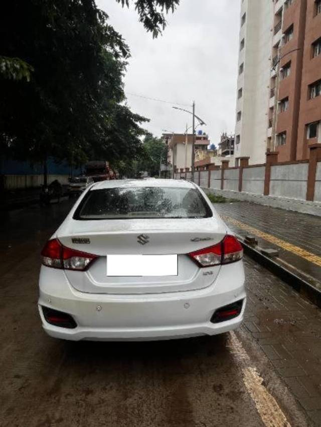 https://images10.gaadi.com/usedcar_image/4151099/original/processed_86ef828f-9dec-4088-b631-b7713ebe05d6.JPG?imwidth=6401