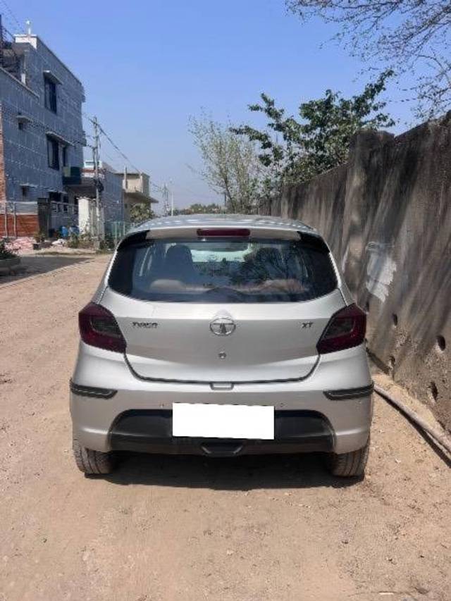 https://images10.gaadi.com/usedcar_image/4151104/original/processed_8b68d5ae-a394-4d3e-afbe-38ce19a5c261.jpeg?imwidth=6401