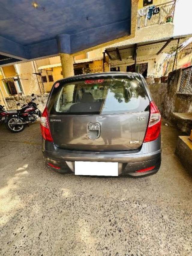 https://images10.gaadi.com/usedcar_image/4151131/original/processed_1e5184f3-003c-4164-a543-1f7be2cb25ee.jpg?imwidth=6402