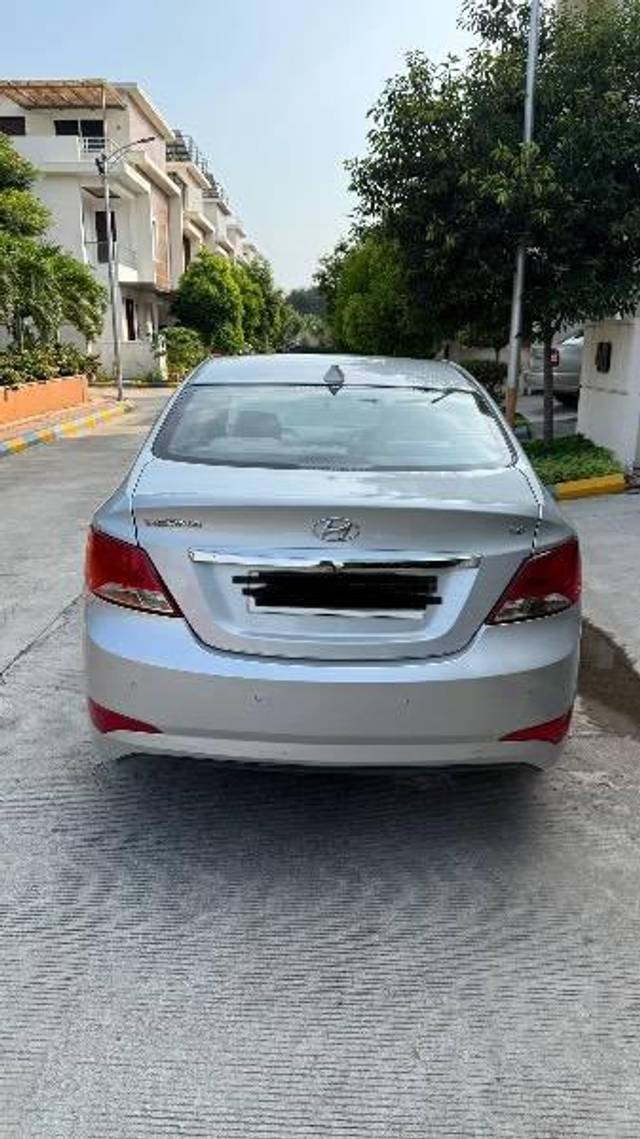 https://images10.gaadi.com/usedcar_image/4151197/original/processed_02c9ba40-0daa-4805-b346-ecc5123457e1.jpeg?imwidth=6402