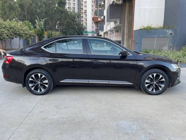 https://images10.gaadi.com/usedcar_image/4151206/original/processed_b7033e58a40349cc48921e31659ea2c4.jpeg?imwidth=6401