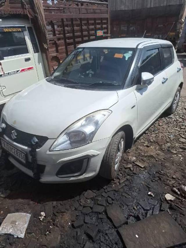 https://images10.gaadi.com/usedcar_image/4151234/original/processed_240dfb35-2c60-4f39-a741-1fc39ee62f1d.jpg?imwidth=6402