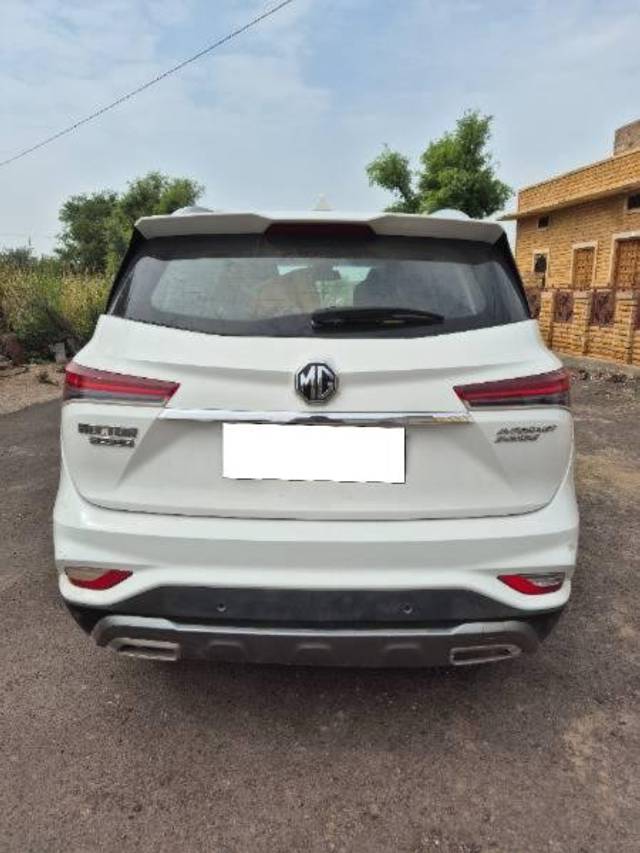 https://images10.gaadi.com/usedcar_image/4151528/original/processed_6c99f87b-0705-4a40-815d-91bbf302e49d.jpg?imwidth=6402