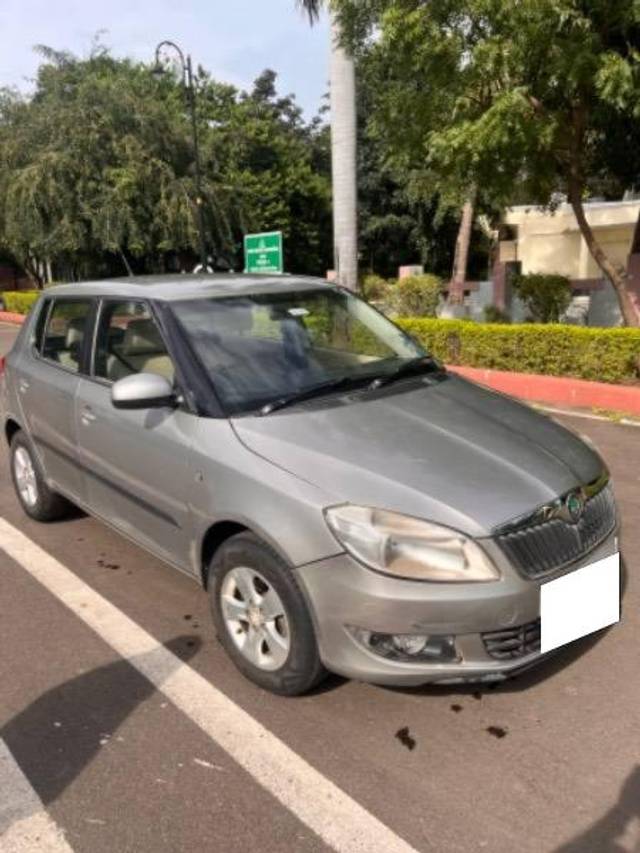 https://images10.gaadi.com/usedcar_image/4151546/original/processed_f1359912-6213-4c2a-af10-ba492dcdd112.jpg?imwidth=6400