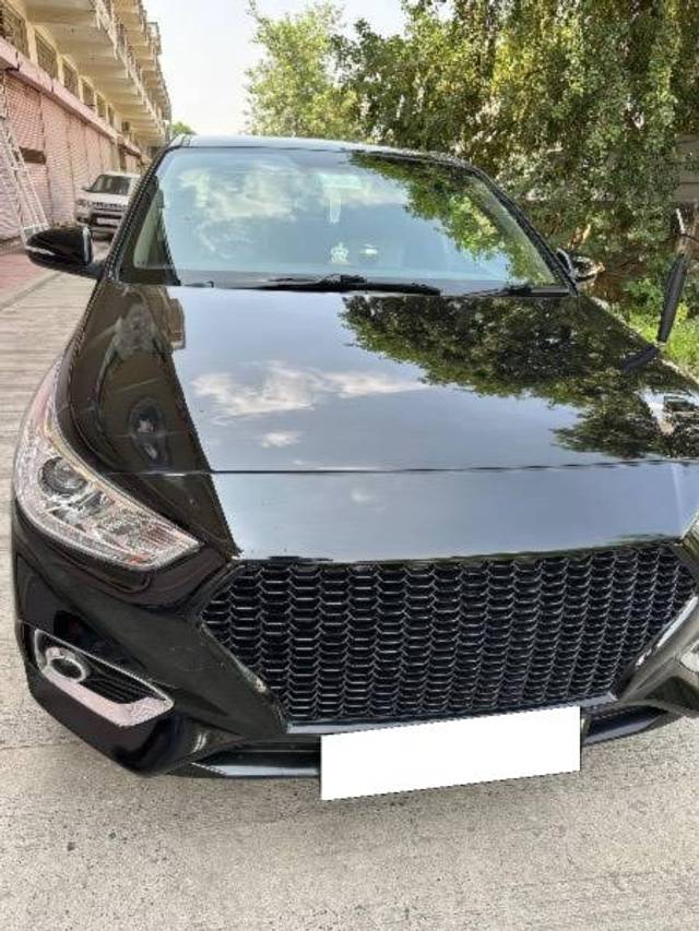 https://images10.gaadi.com/usedcar_image/4151602/original/processed_32466b56-9616-46da-9b16-bef013315e82.jpeg?imwidth=6401