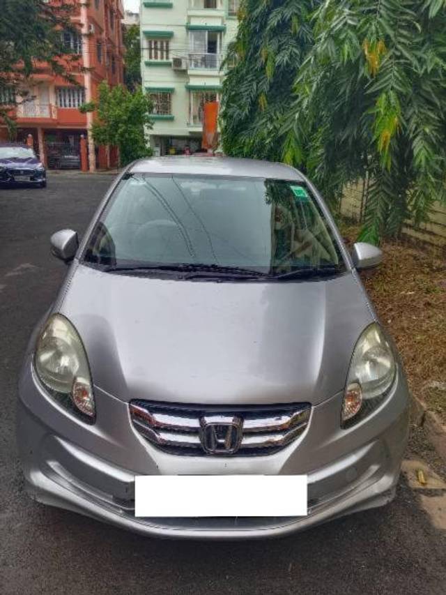 https://images10.gaadi.com/usedcar_image/4151650/original/processed_27f95191-4581-4886-b0e6-2e2b9de2e6f8.jpg?imwidth=6402