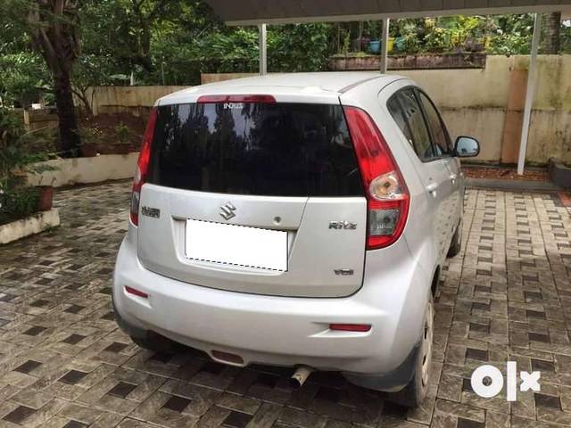 https://images10.gaadi.com/usedcar_image/4151714/original/processed_416fb756-df53-475c-8920-afd6b4544168.jfif?imwidth=6401