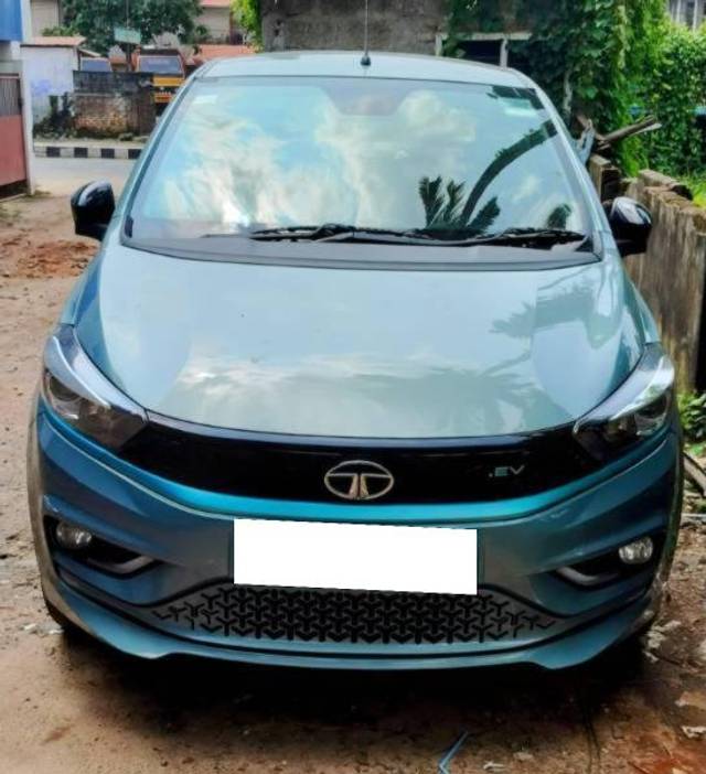 https://images10.gaadi.com/usedcar_image/4151786/original/processed_c1b25b76-1267-4ea6-bf89-39639efd8e03.jpg?imwidth=6400