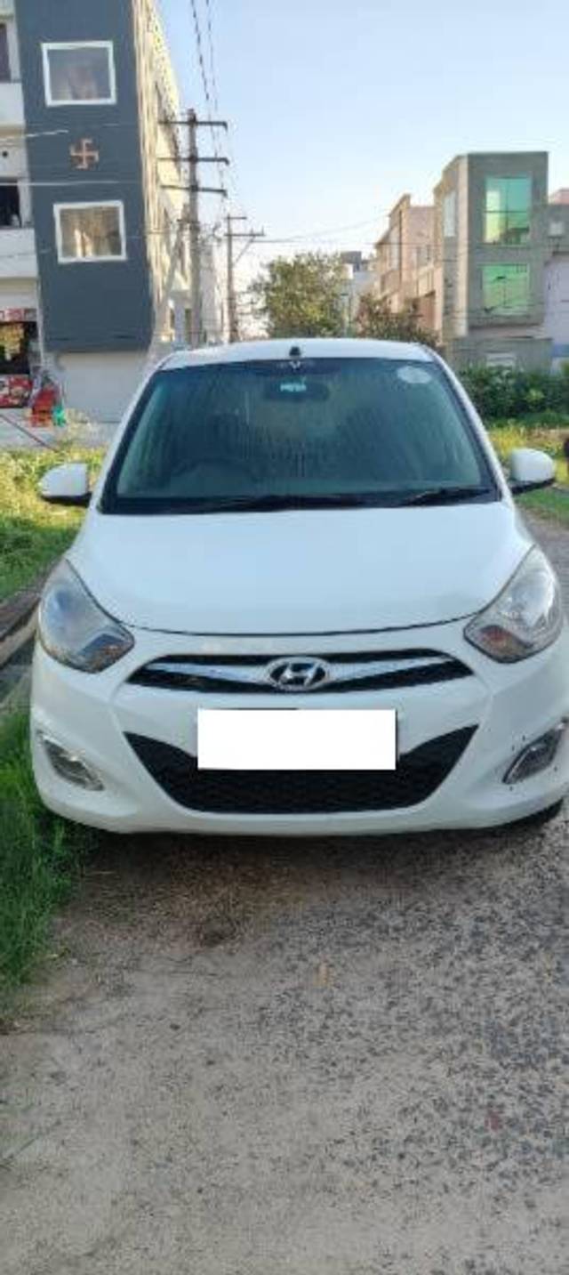 https://images10.gaadi.com/usedcar_image/4151810/original/processed_3b2d18d8-b563-44b3-a264-ae69963cdf9a.jpg?imwidth=6400