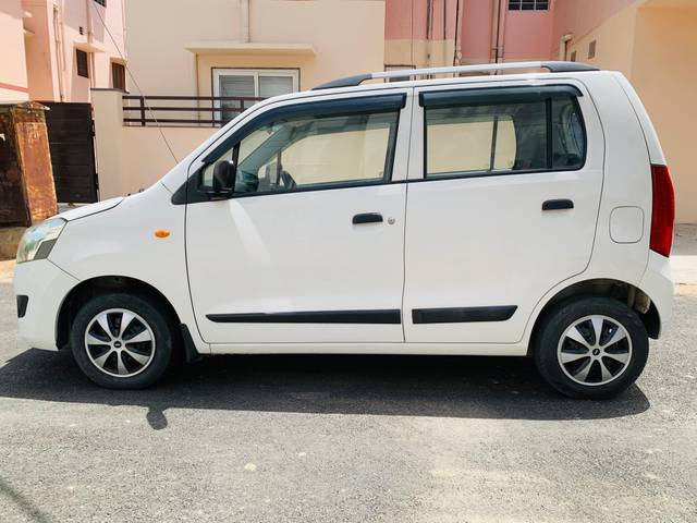 https://images10.gaadi.com/usedcar_image/4151875/original/1a9f55a30afaff733d6a44b091e3a895.jpg?imwidth=6402