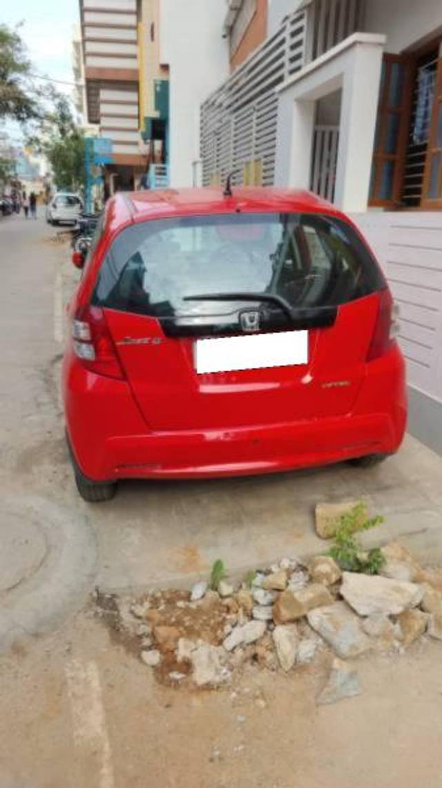 https://images10.gaadi.com/usedcar_image/4151916/original/processed_6afad355-9fed-4eb4-a3ab-fd39f33e7347.jpg?imwidth=6402