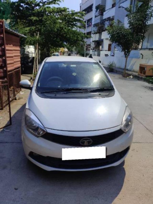 https://images10.gaadi.com/usedcar_image/4151923/original/processed_687a059a-4841-4ebf-952b-8e8d4d1e9223.jpg?imwidth=6400