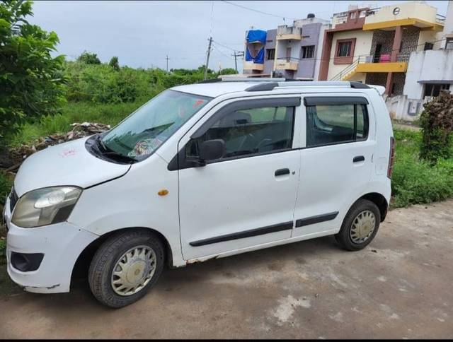 https://images10.gaadi.com/usedcar_image/4152107/original/processed_e2106d7e-fc17-4bfb-8a9e-b32987b5d02a.jpg?imwidth=6400