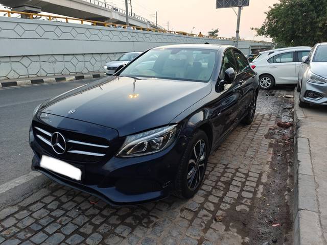 https://images10.gaadi.com/usedcar_image/4152140/original/51fe02f4cc1b7f87c7a5de025da00ab7.jpg?imwidth=6400