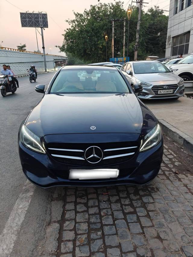 https://images10.gaadi.com/usedcar_image/4152140/original/processed_44ec1fc24ecc79bdc16aa22eab8ba407.jpg?imwidth=6402