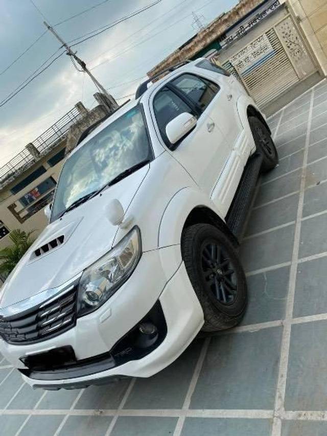 https://images10.gaadi.com/usedcar_image/4152263/original/processed_941ed786-b921-44b2-8e62-e7812d3b3ecc.jpeg?imwidth=6402