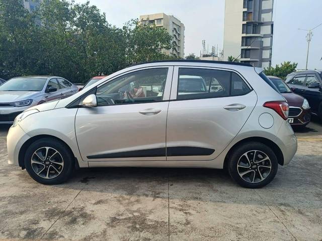 https://images10.gaadi.com/usedcar_image/4152268/original/processed_8bcef2cf08d815b749533e94ca5593a8.jpg?imwidth=6402