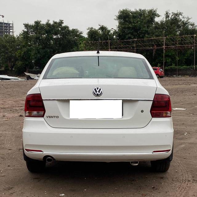 https://images10.gaadi.com/usedcar_image/4152457/original/processed_5d877821874896c954ef22c42e846c6a.jpg?imwidth=6402