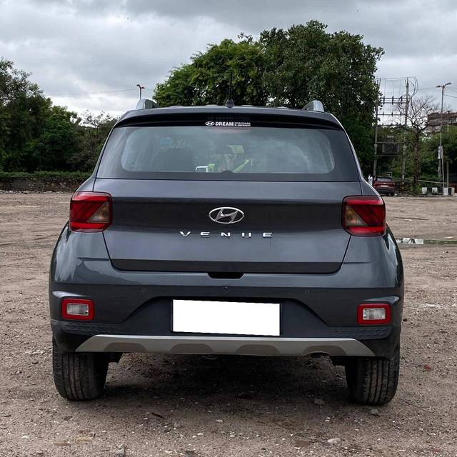 https://images10.gaadi.com/usedcar_image/4152482/original/processed_31f5e24e0730e770298e25a768b7898d.jpg?imwidth=6402