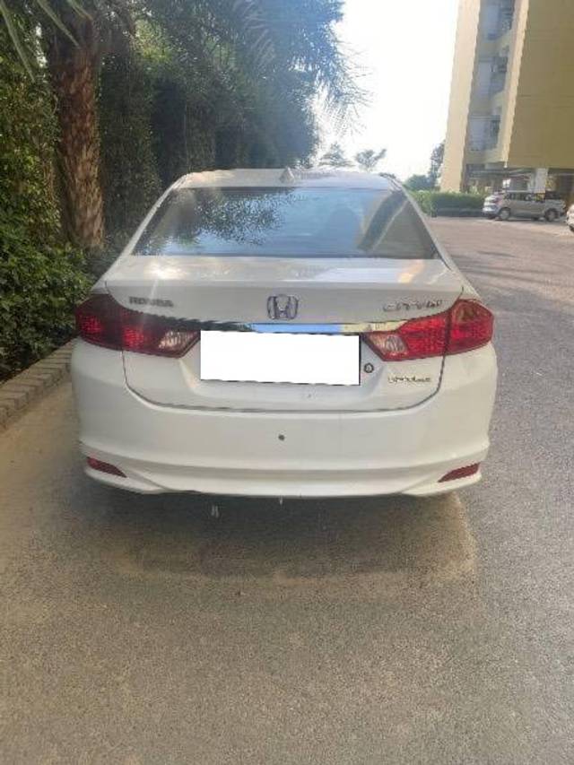 https://images10.gaadi.com/usedcar_image/4152483/original/processed_e98ede39-c4ce-4233-a57f-80e84e00982c.jpg?imwidth=6401