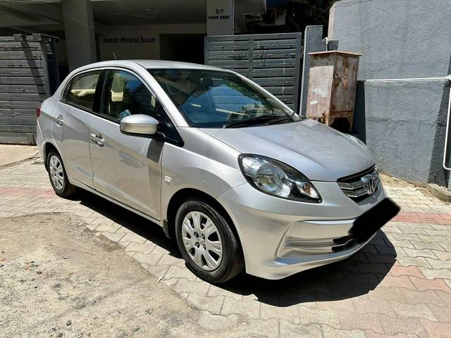 https://images10.gaadi.com/usedcar_image/4152539/original/processed_efffc4f512c51f643a639b3c506c9953.jpg?imwidth=6400