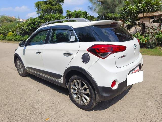 https://images10.gaadi.com/usedcar_image/4152550/original/processed_fc5cb19cb42b4fa0c6706d096584c5f8.jpg?imwidth=6402