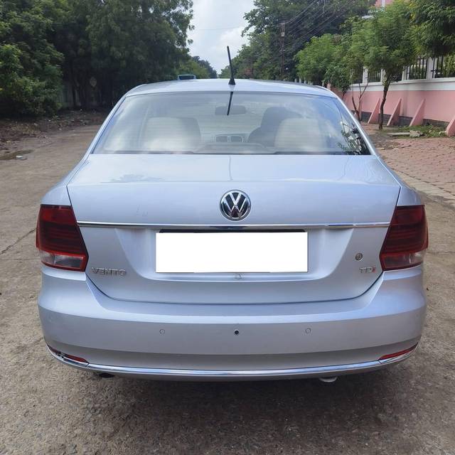 https://images10.gaadi.com/usedcar_image/4152557/original/processed_8ae7e8601702871a001080427f0909ed.jpg?imwidth=6402